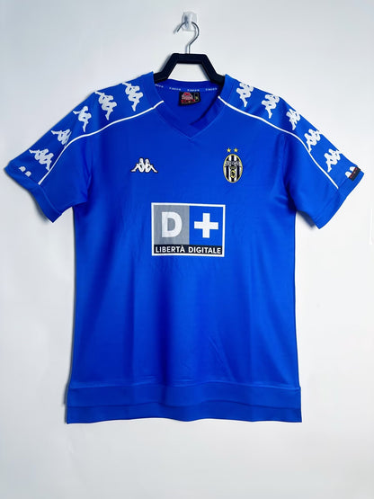 Juventus 1999/00 Away